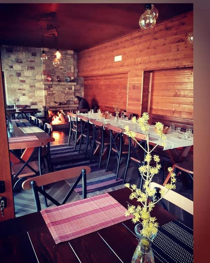 Bujtina Hader Xhebro Hostel Tepelene Exterior foto